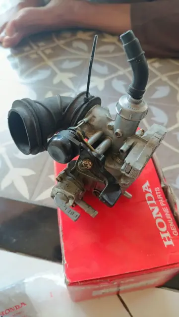 DIJUAL KARBURATOR HONDA ASTREA GRAND ORIGINAL - Foto 2